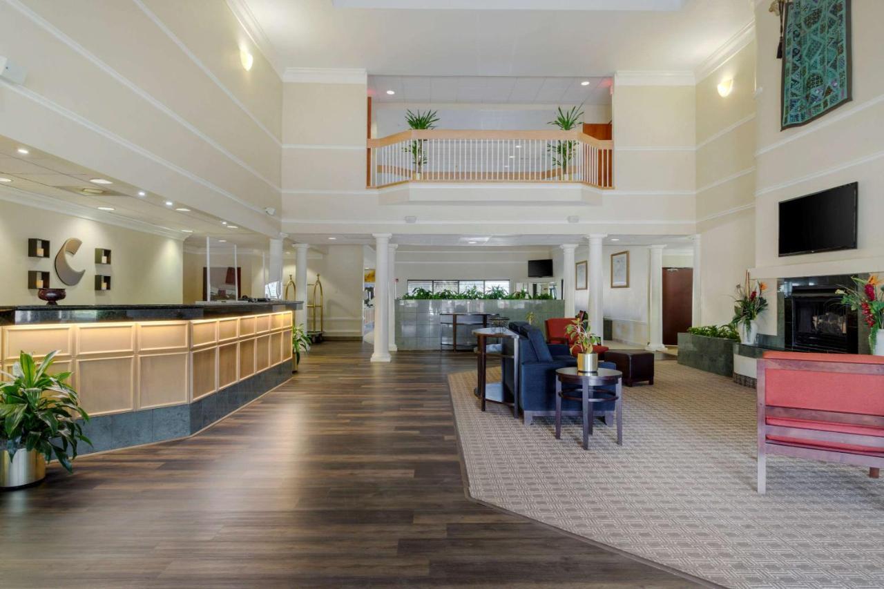 Comfort Suites Ла Порт Екстериор снимка