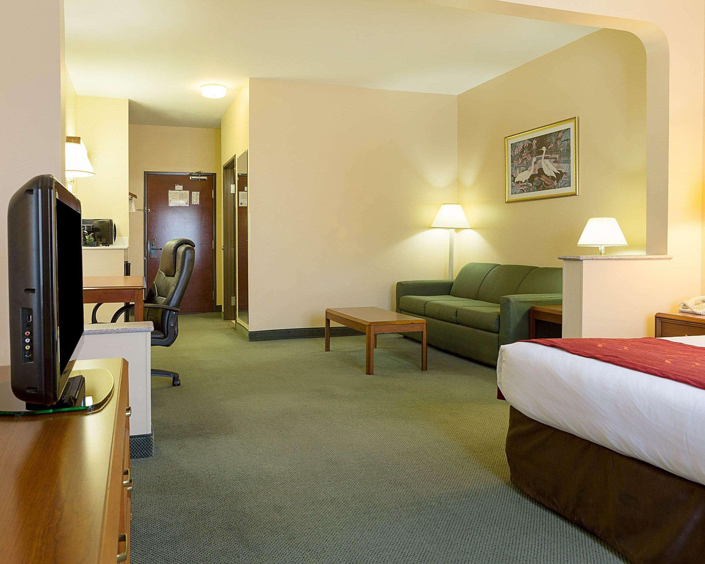 Comfort Suites Ла Порт Екстериор снимка