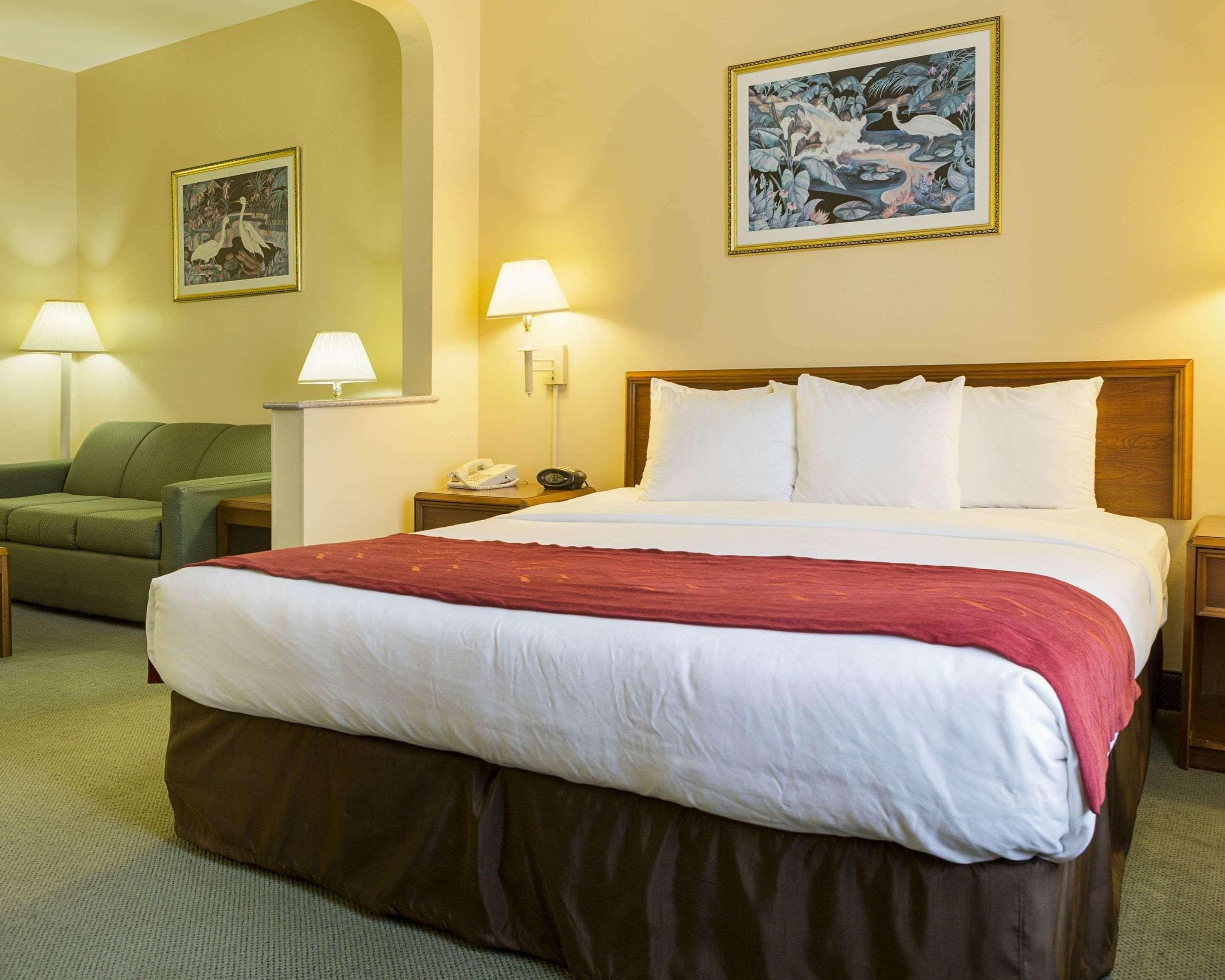 Comfort Suites Ла Порт Екстериор снимка