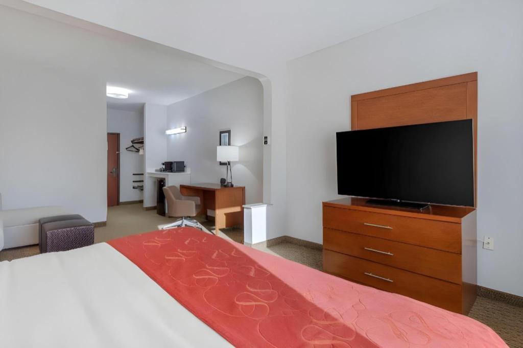 Comfort Suites Ла Порт Екстериор снимка