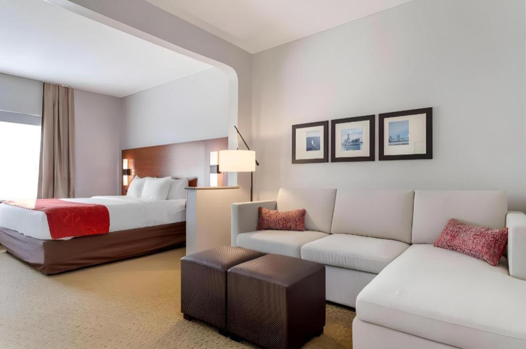 Comfort Suites Ла Порт Екстериор снимка