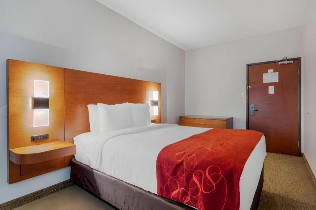 Comfort Suites Ла Порт Екстериор снимка