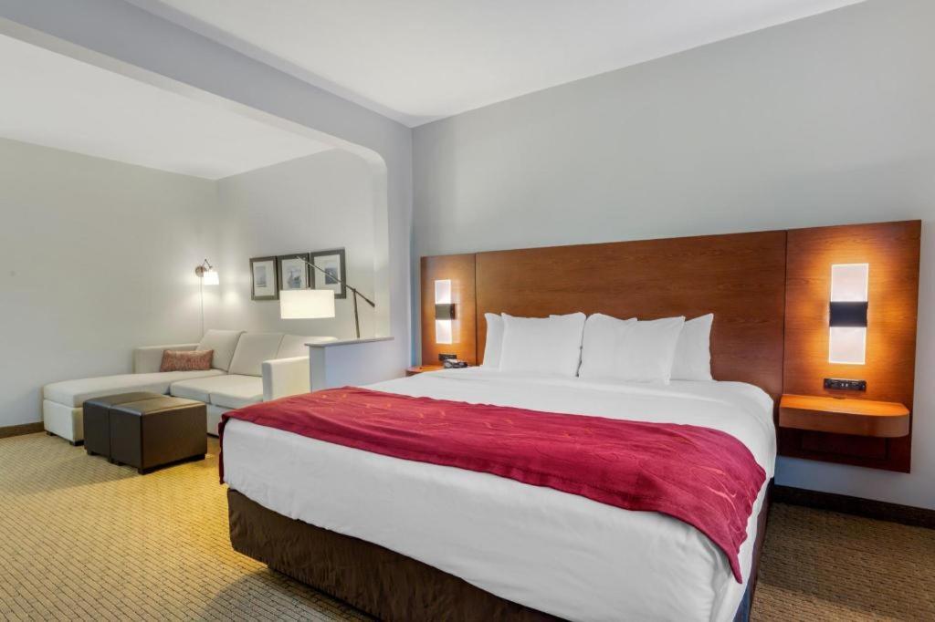 Comfort Suites Ла Порт Екстериор снимка