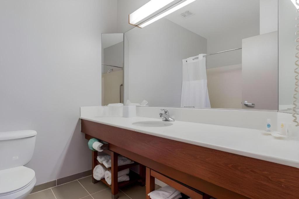 Comfort Suites Ла Порт Екстериор снимка