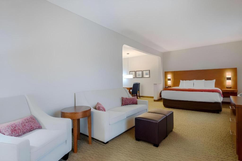Comfort Suites Ла Порт Екстериор снимка